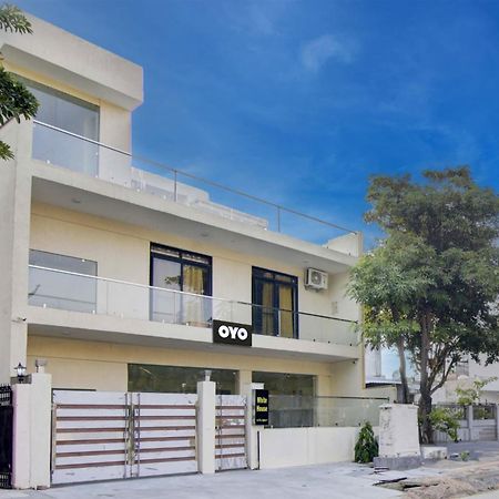 Oyo White House Hotel Noida Ngoại thất bức ảnh