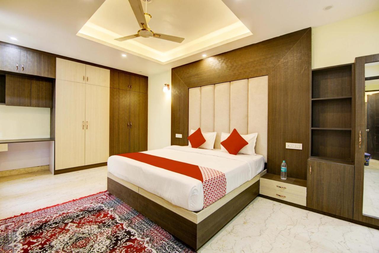 Oyo White House Hotel Noida Ngoại thất bức ảnh