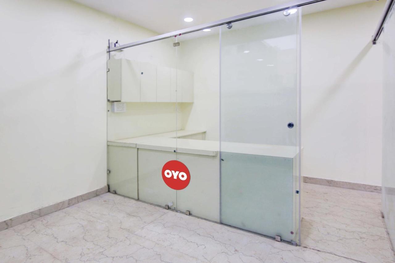 Oyo White House Hotel Noida Ngoại thất bức ảnh