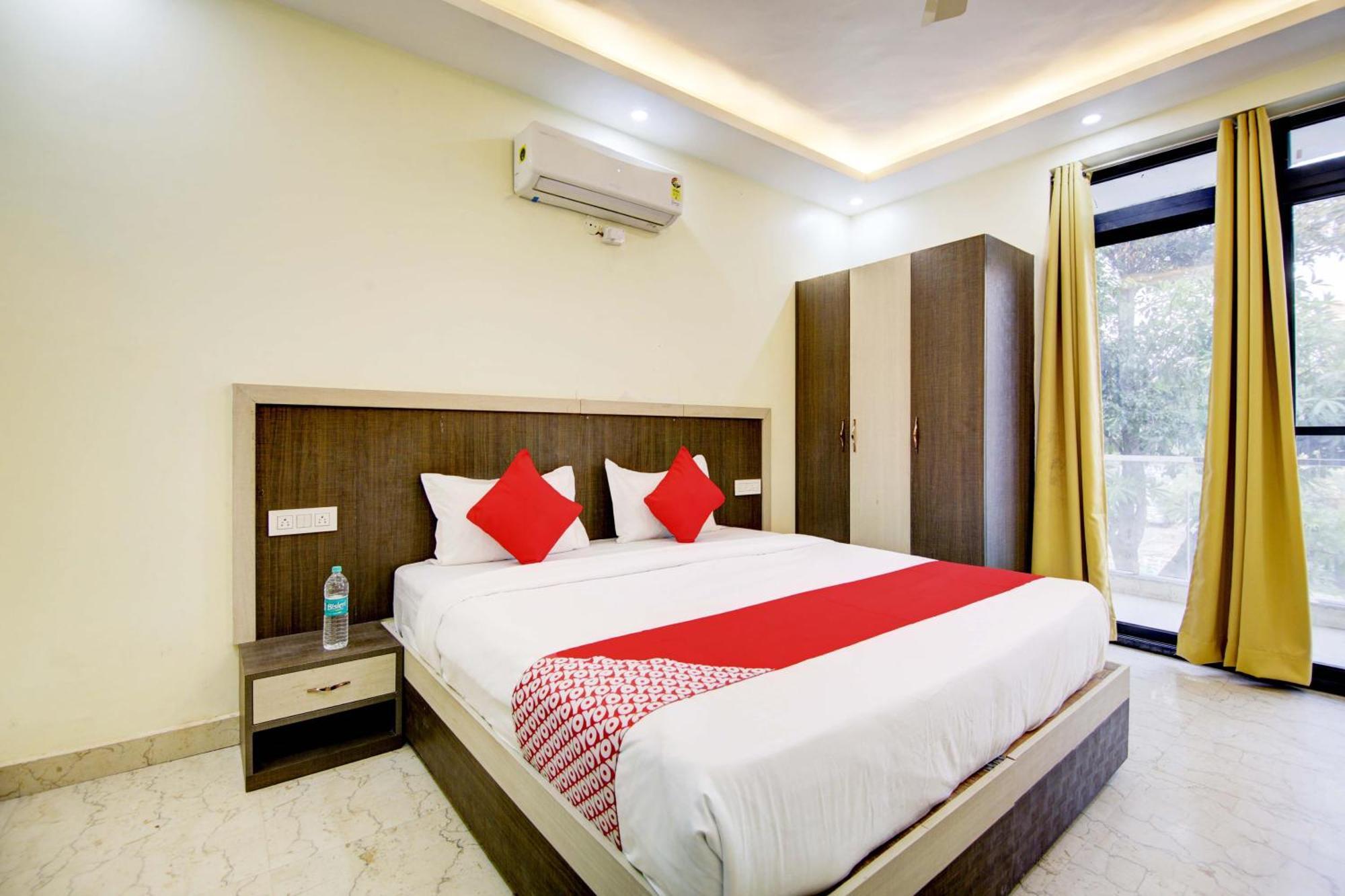 Oyo White House Hotel Noida Ngoại thất bức ảnh